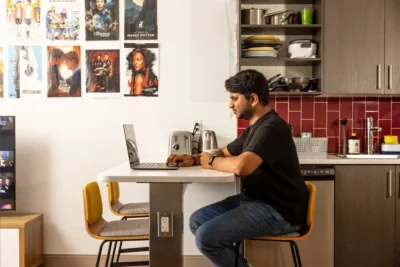HOEM  -Getting Set Up in Toronto: Banking, Phones, & Essentials for New Students