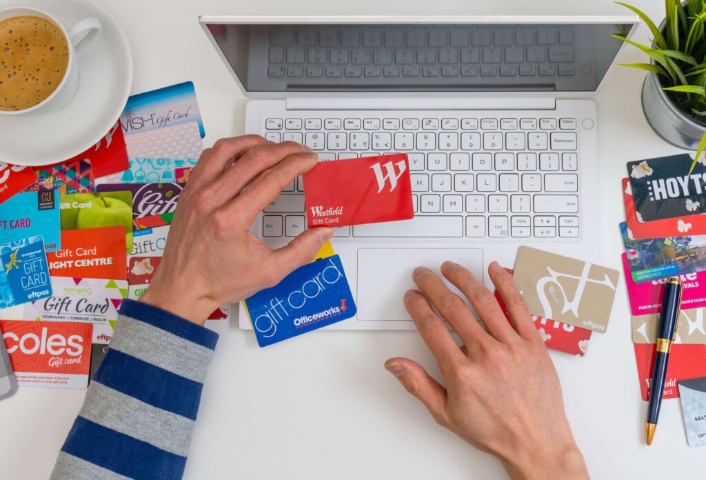 HOEM - Practical Credit Card Advice for Students: Top 6 Tips for New Card Holders