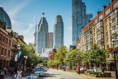 HOEM  -How to Explore Toronto as a New Student